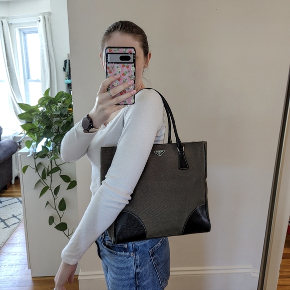 Prada dark olive green canvas and black leather shoulder bag - Picture 4 of 17